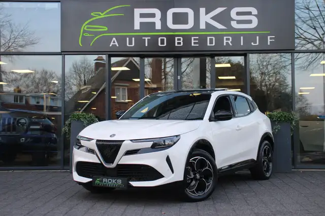 Alfa Romeo Junior Elettrica Speciale 54 kWh