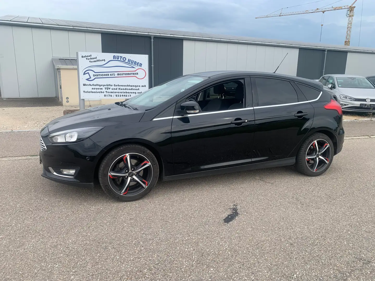 Ford Focus Titanium 1.5 | TÜV NEU | SERVICE NEU Schwarz - 2
