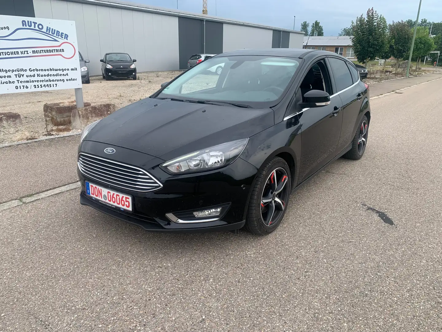Ford Focus Titanium 1.5 | TÜV NEU | SERVICE NEU Schwarz - 1