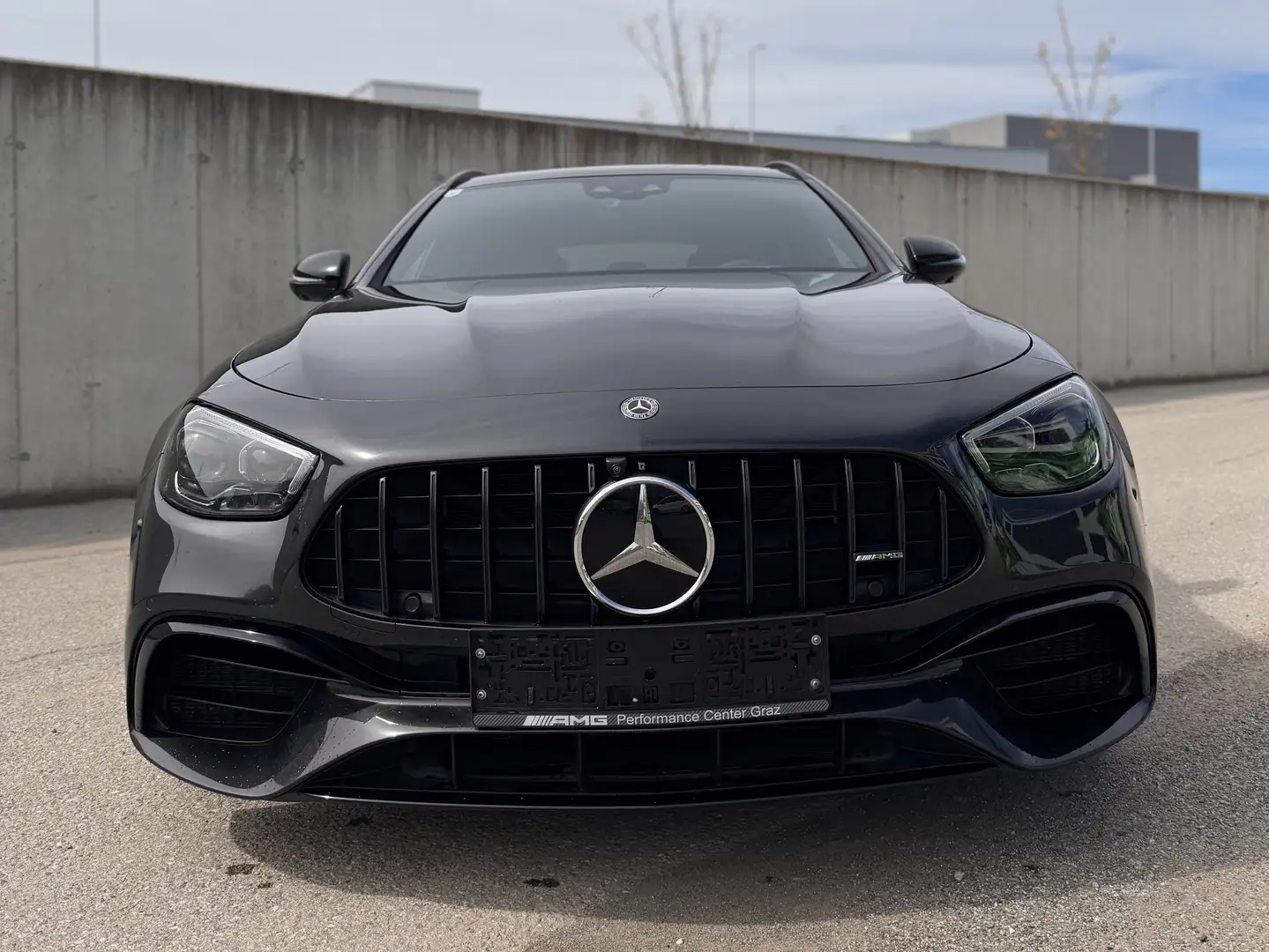 Mercedes-Benz E 63 AMG E AMG 63 S T 4 Matic+ Aut. Šedá - 2
