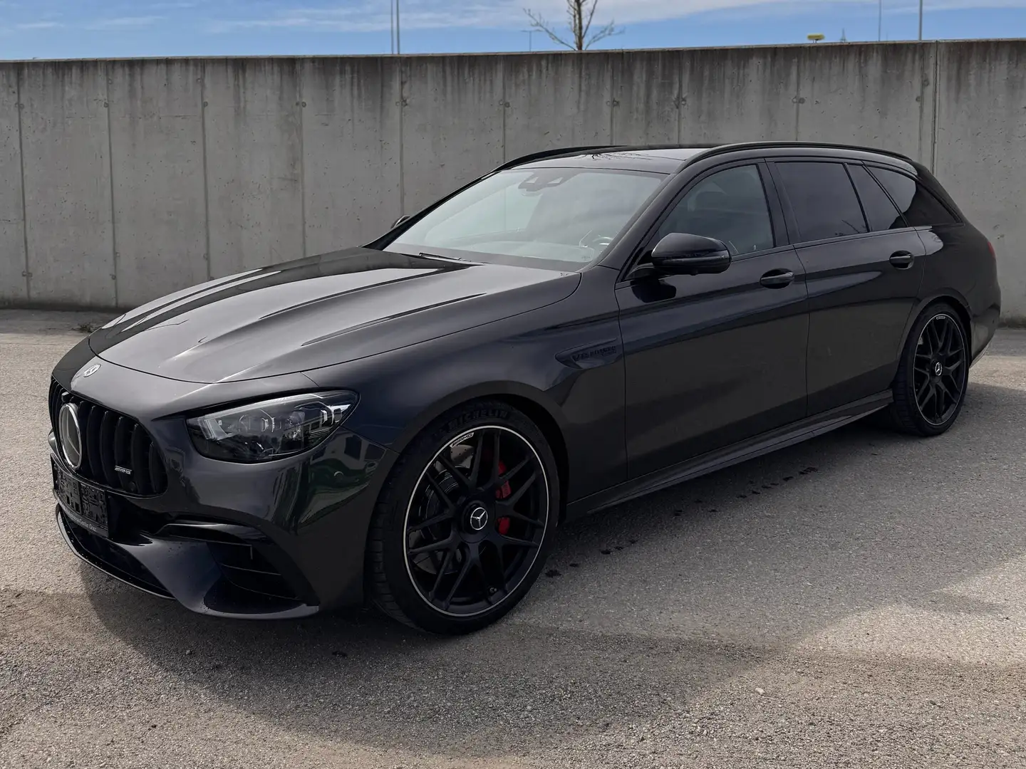 Mercedes-Benz E 63 AMG E AMG 63 S T 4 Matic+ Aut. Šedá - 1