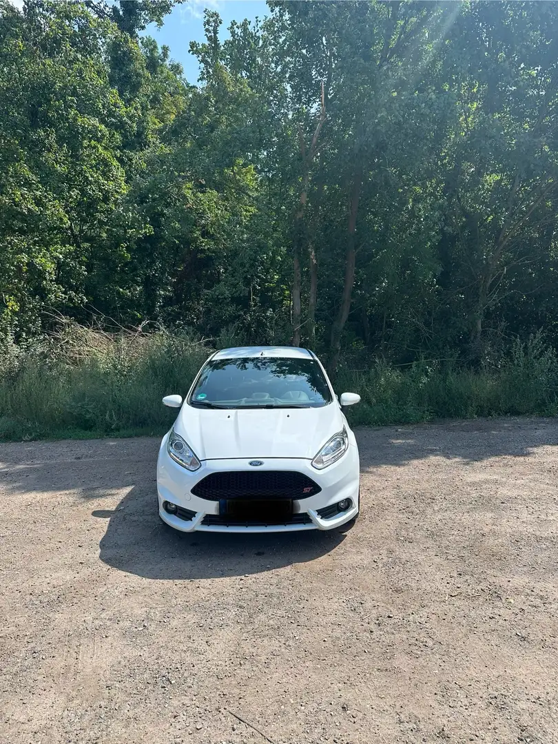 Ford Fiesta 1.6 EcoBoost mit Leder-Sport-Paket ST - 2