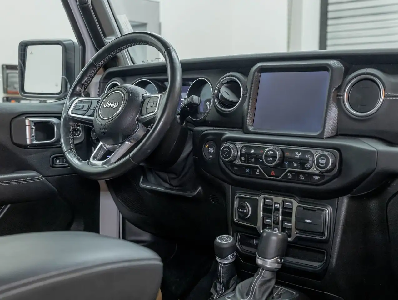 Jeep Wrangler снимка Jeep Wrangler