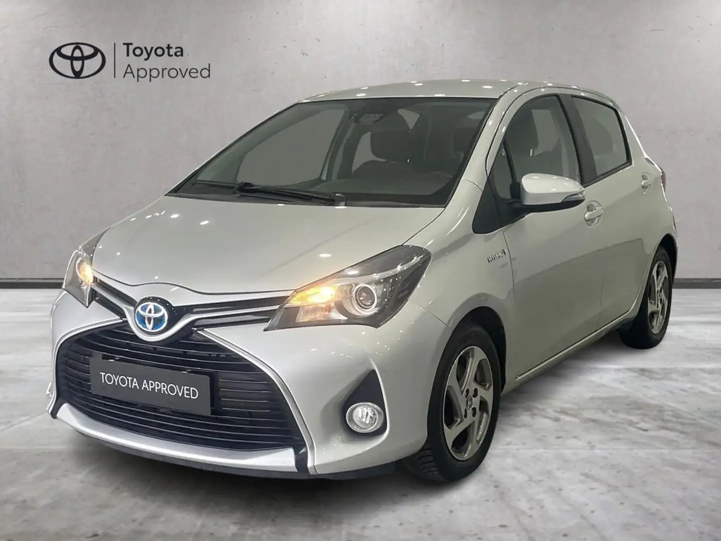 Toyota Yaris Yaris 5p 1.5h Active Silber - 1