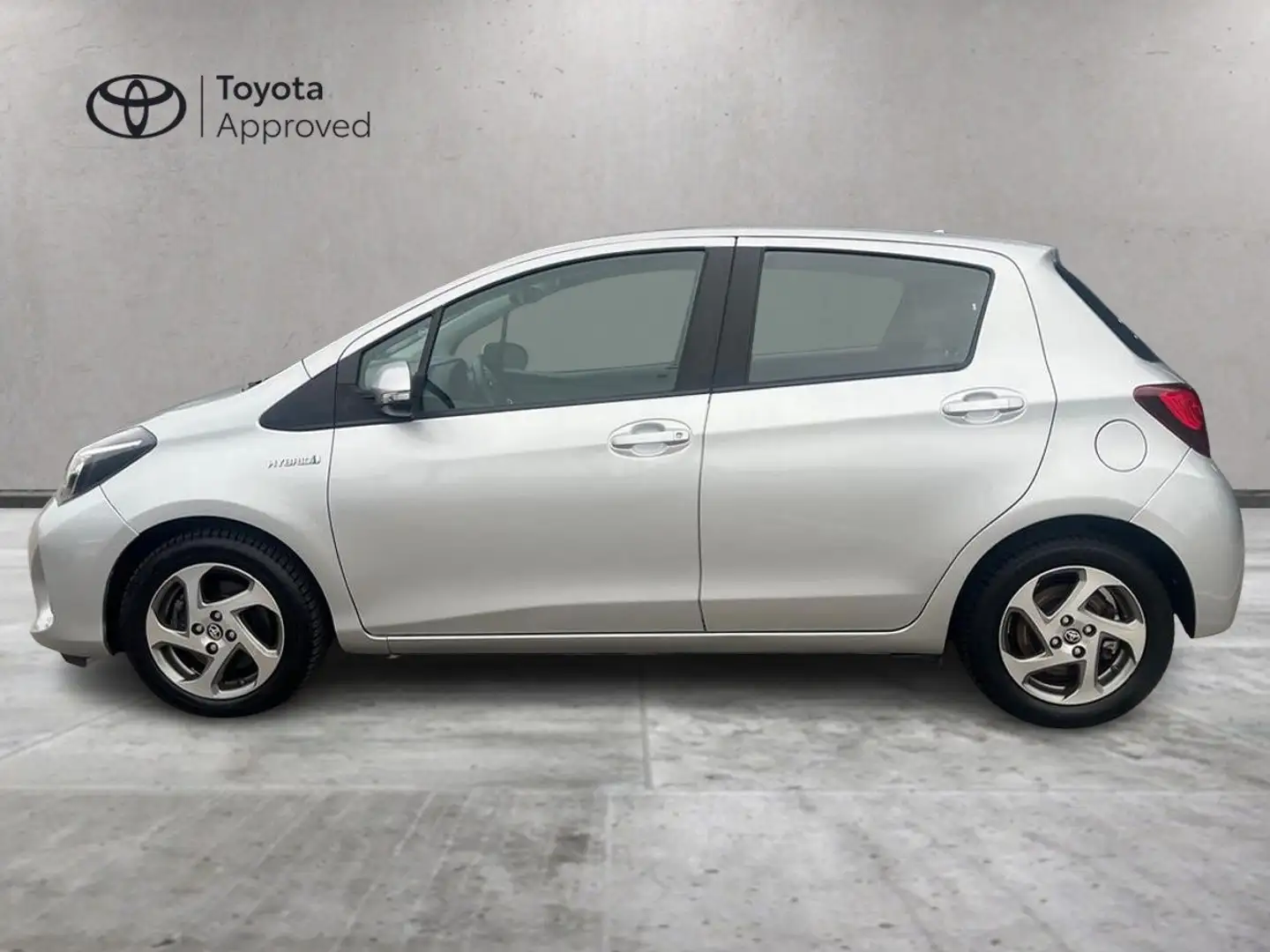Toyota Yaris Yaris 5p 1.5h Active Silber - 2