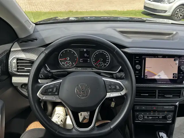 Volkswagen T-Cross view 13