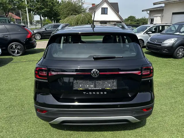 Volkswagen T-Cross view 6