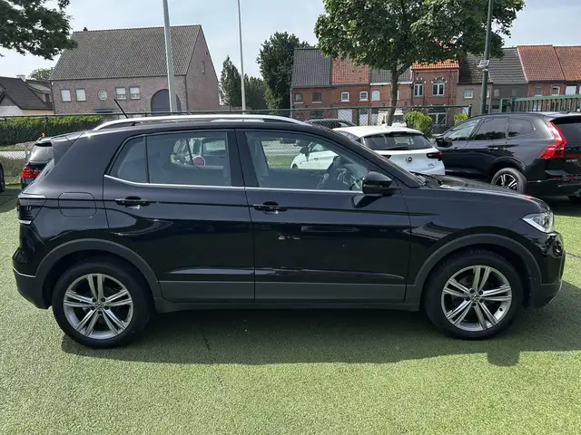 Volkswagen T-Cross view 8