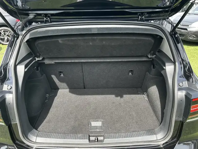Volkswagen T-Cross view 9