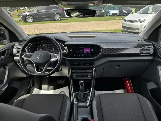 Volkswagen T-Cross view 11