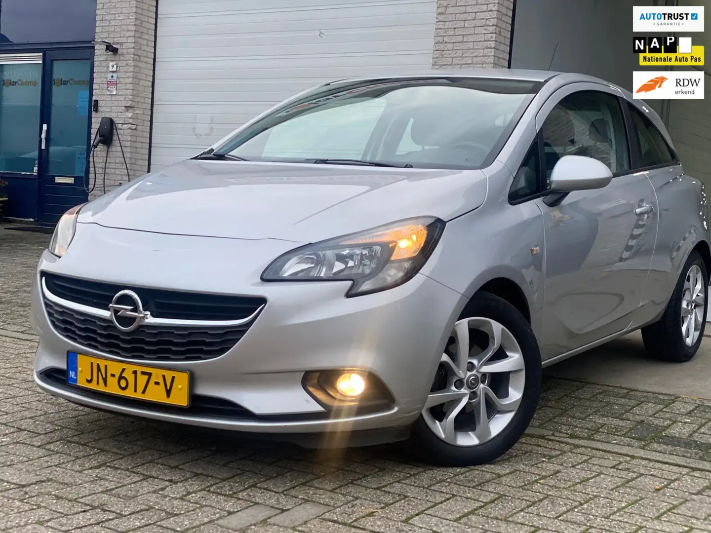Opel Corsa 1.4 Edition/ sport pakket/AUTOMAAT/ nap/ 2e EIG/ d Grijs - 1