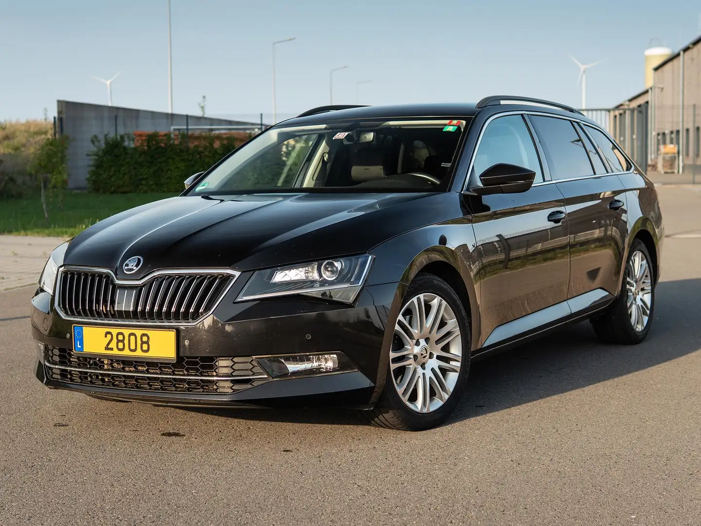 Skoda Superb Superb Combi 2.0 TDI DSG Ambition Noir - 1
