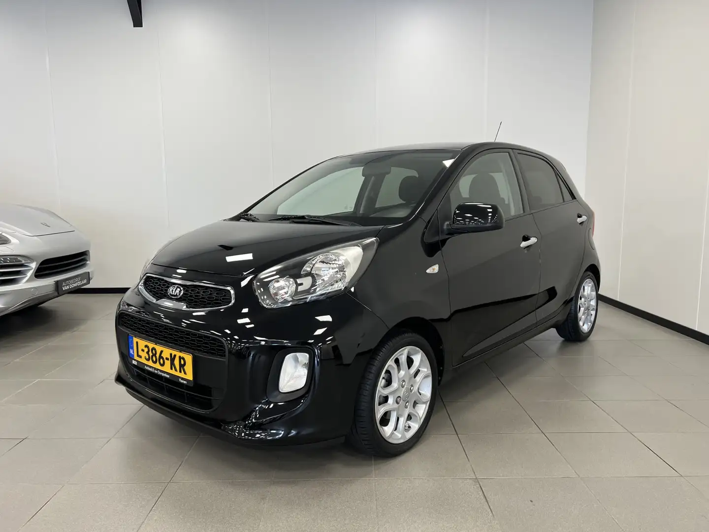 Kia Picanto 1.2 CVVT DynamicLine / AUTOMAAT / CL.AIRCO / 5-DRS Zwart - 2