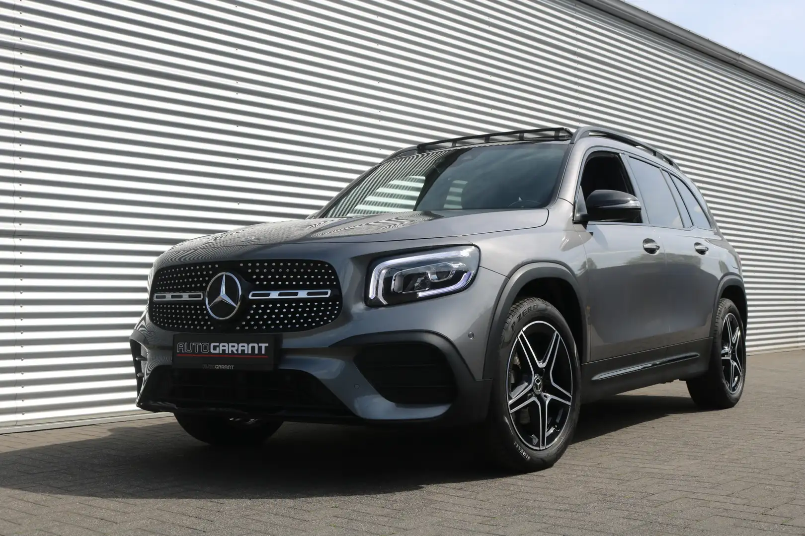 Mercedes-Benz GLB 200 AMG Pakket AMG NightPakket (Panoramadak Sportleder Grijs - 1