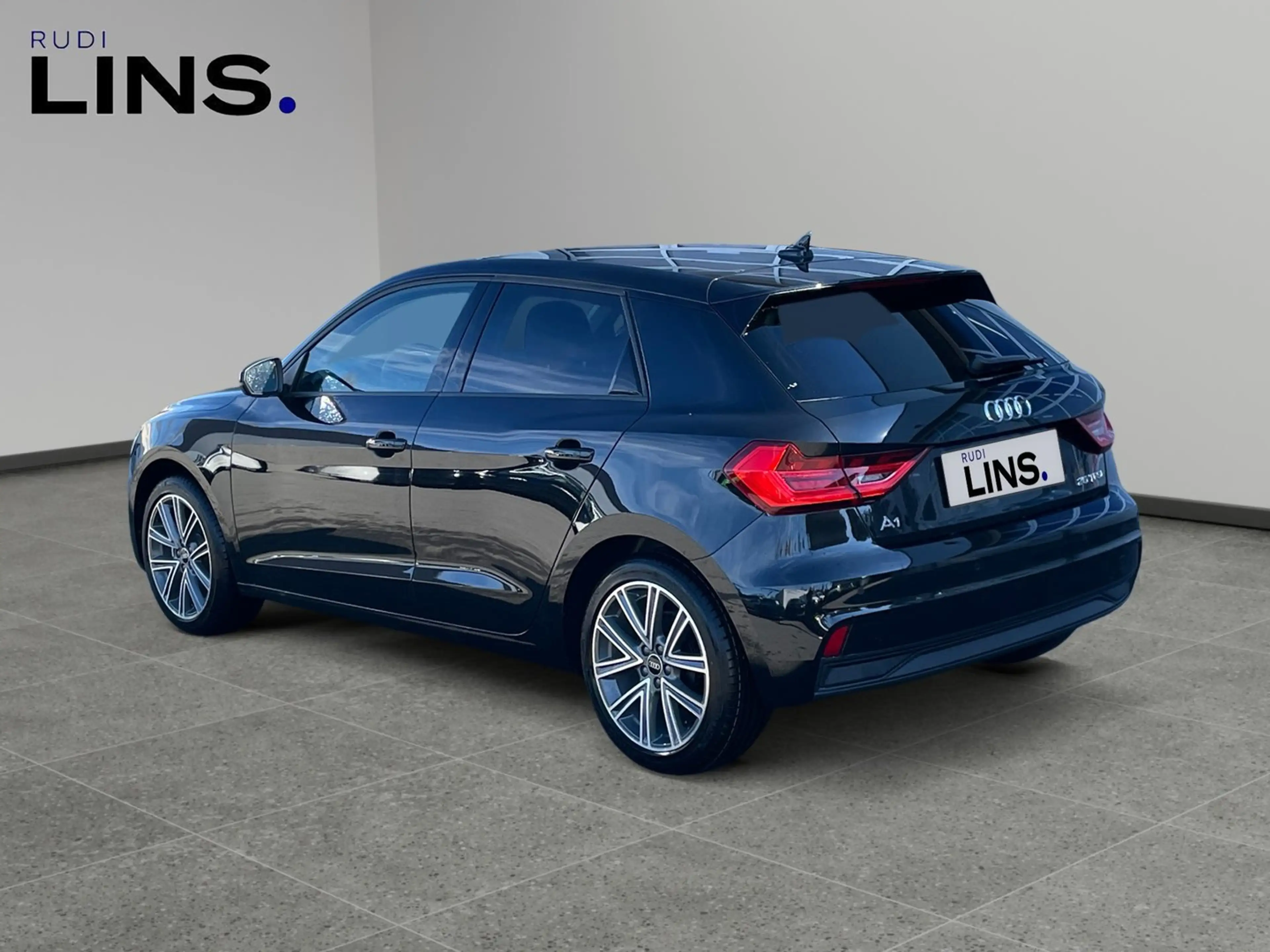 Audi A1 25 TFSI intense — photo 3