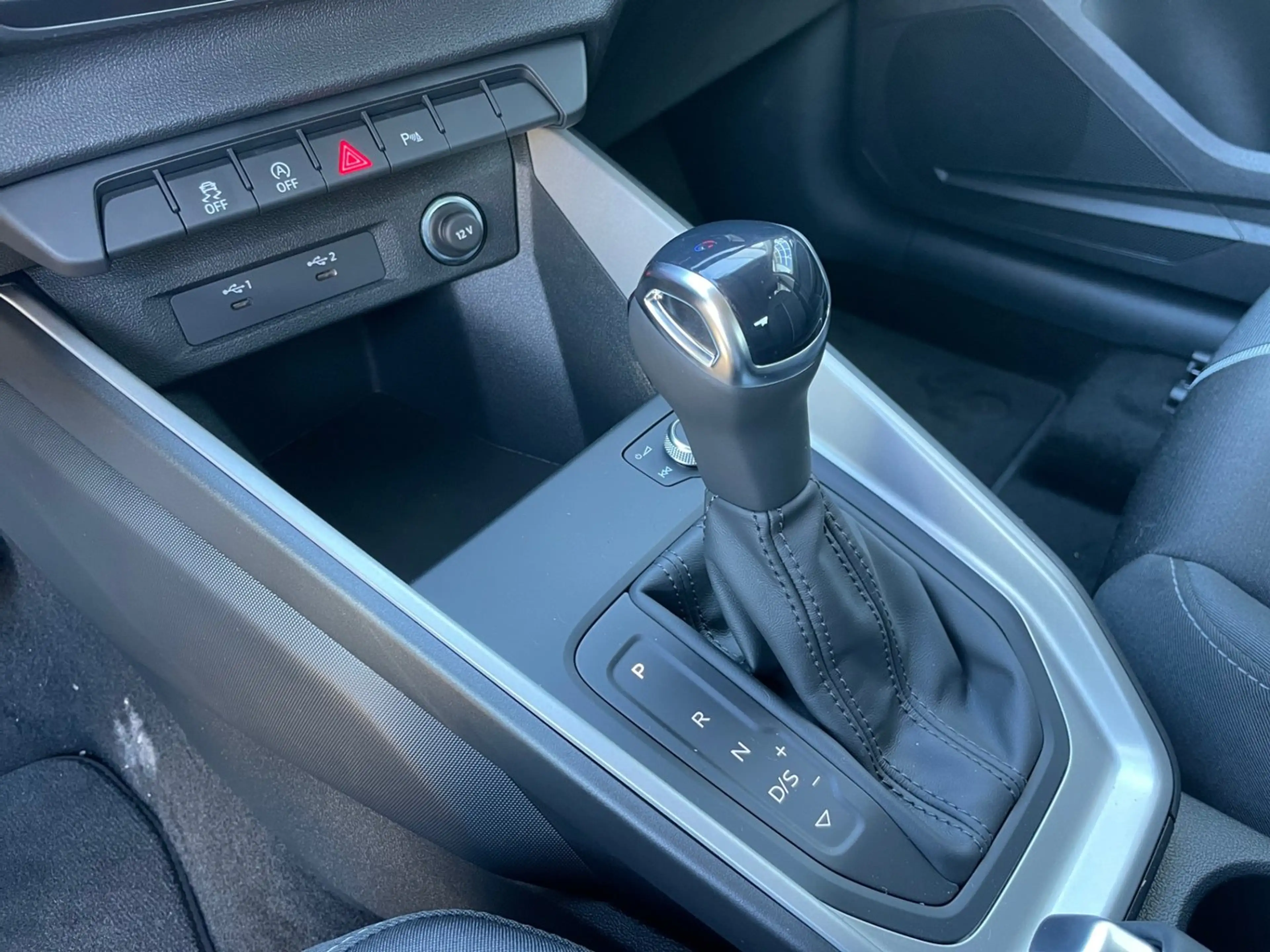 Audi A1 25 TFSI intense — photo 18