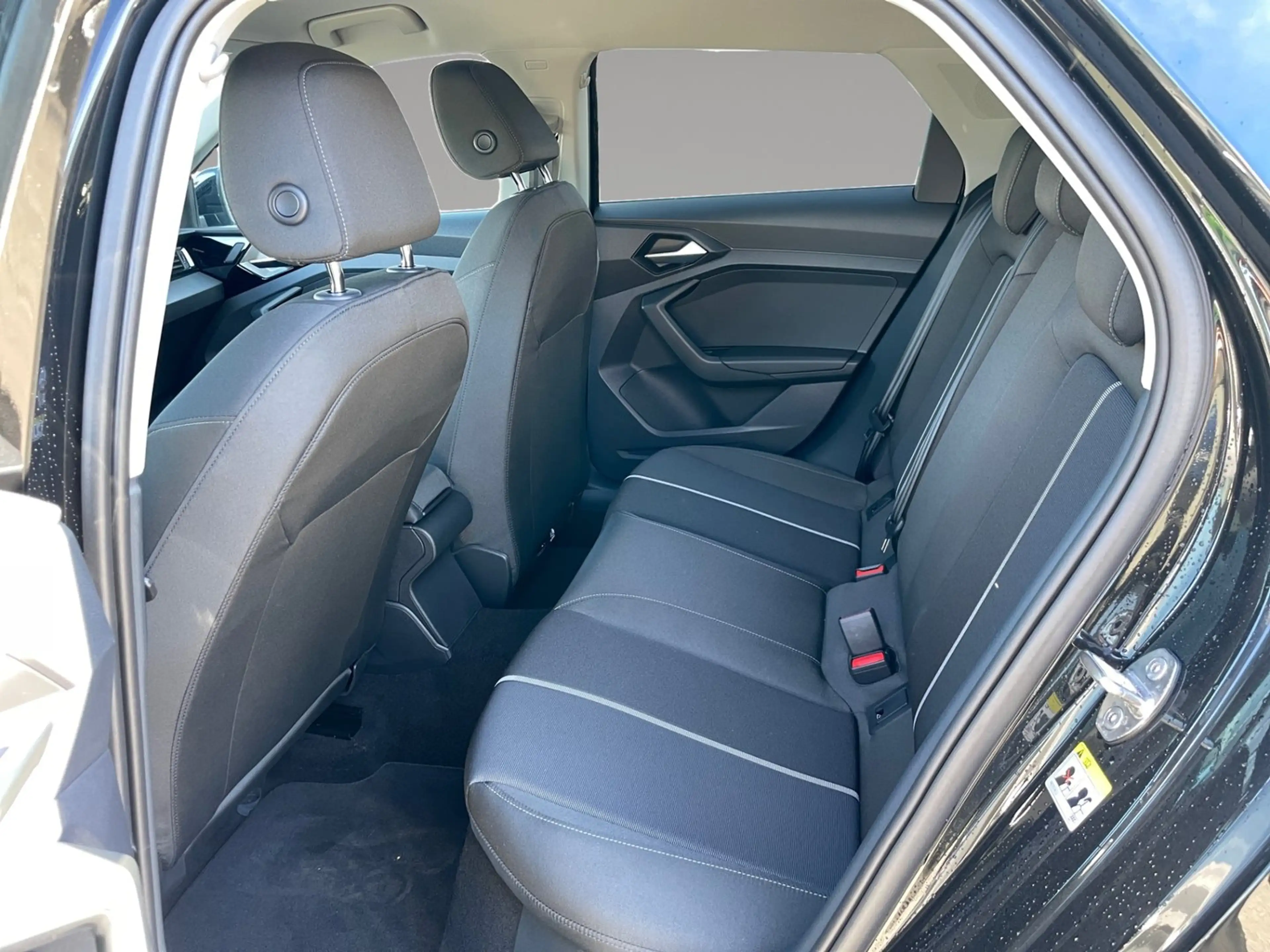 Audi A1 25 TFSI intense — photo 13