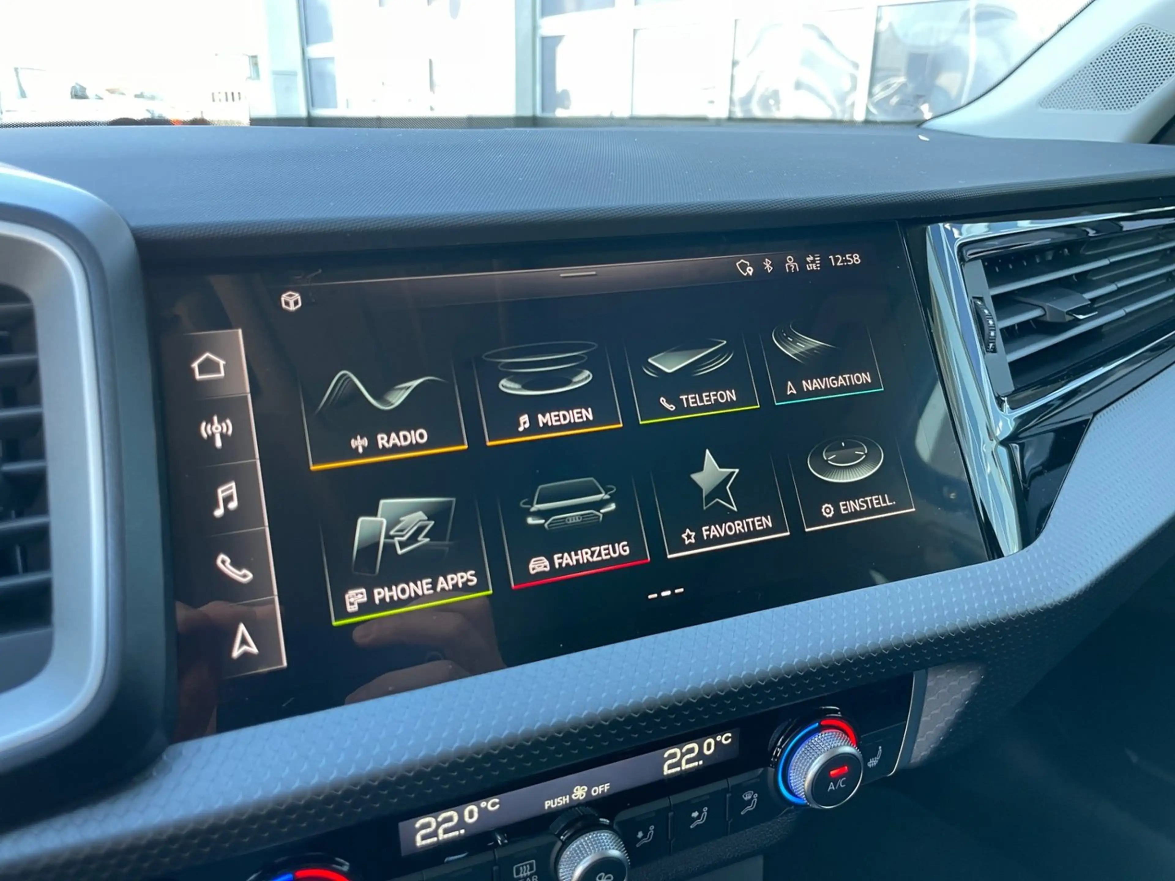 Audi A1 25 TFSI intense — photo 16