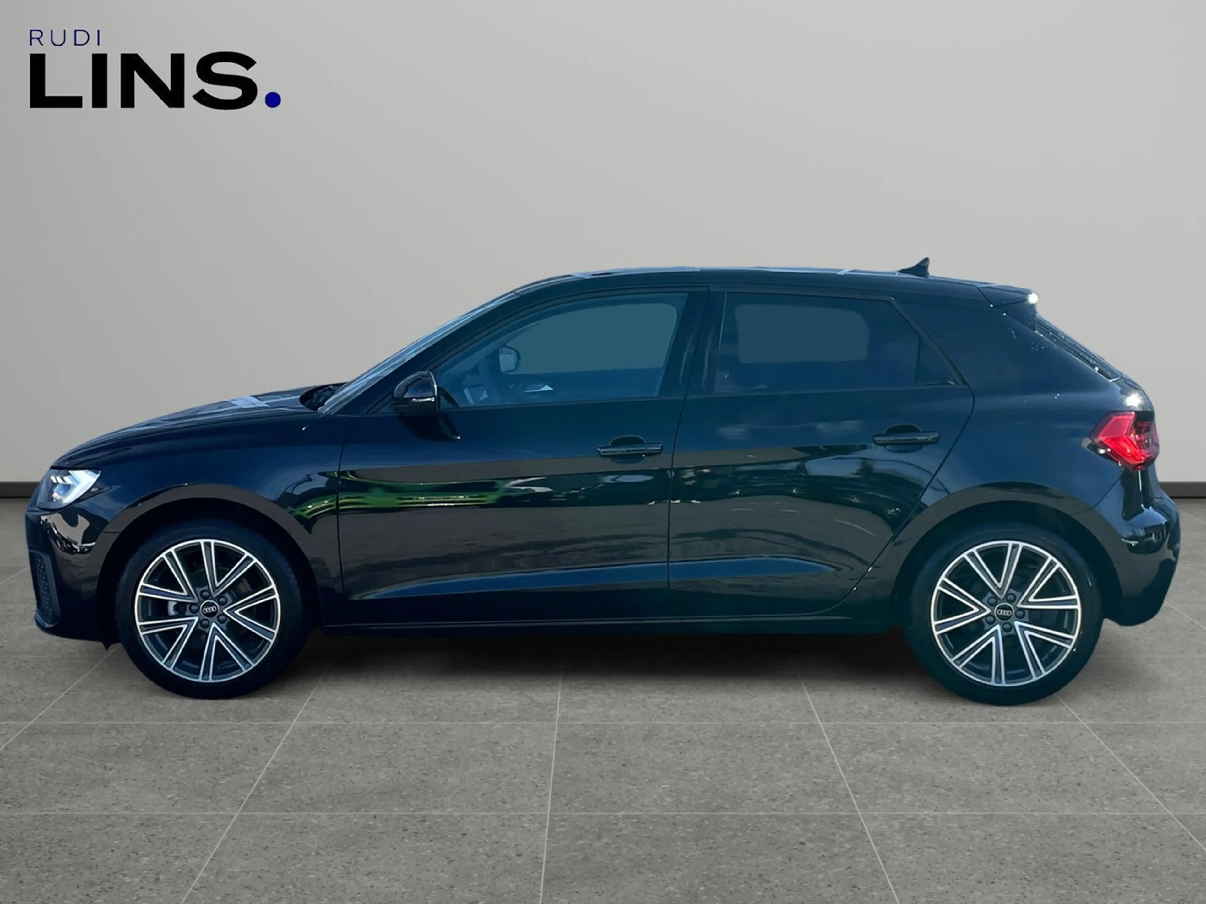 Audi A1 25 TFSI intense — photo 2