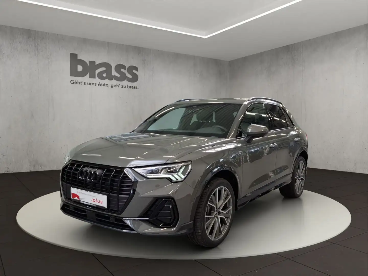 Audi Q3 S line 45 e 180(245) kW(PS) S tronic Gris - 2