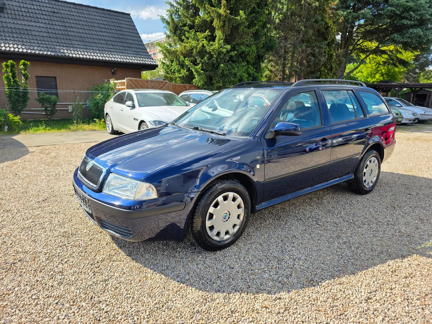 Skoda Octavia 1.6 Combi*Autom.*Navi*Klima*TÜV 02-2027* Bleu - 1