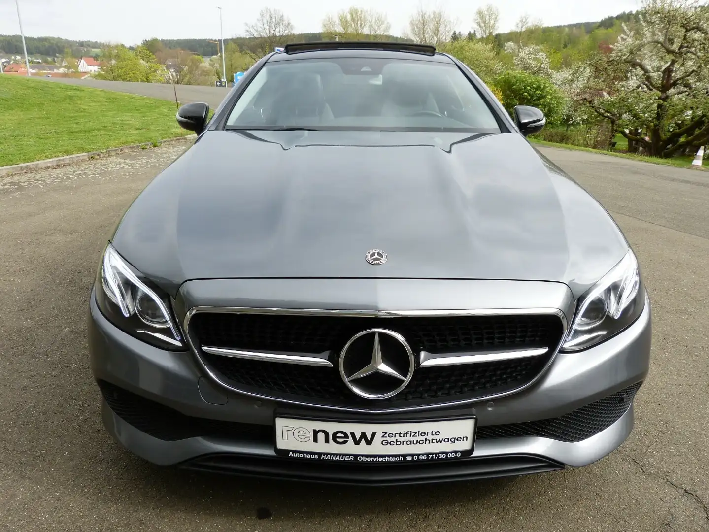 Mercedes-Benz E 220 D Coupe Avantgarde[Panorama/Kamera] Gris - 2