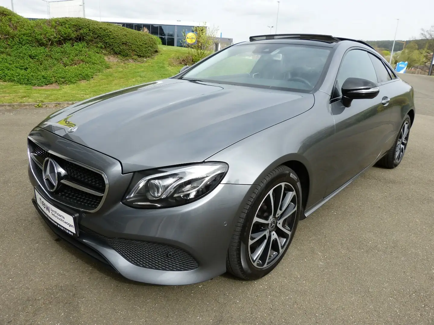 Mercedes-Benz E 220 D Coupe Avantgarde[Panorama/Kamera] Gris - 1