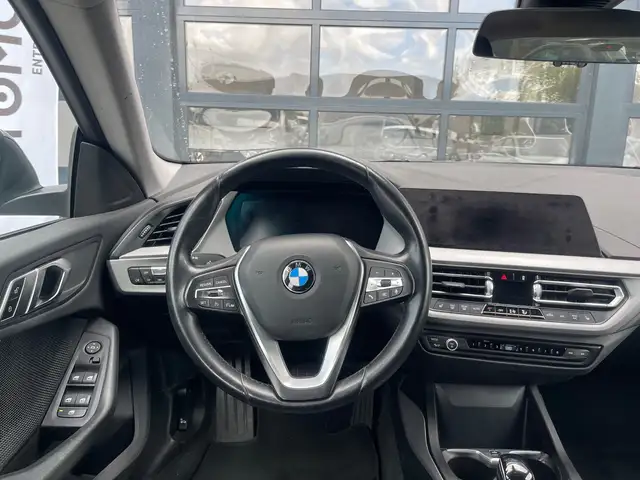 BMW 2 Series view 8