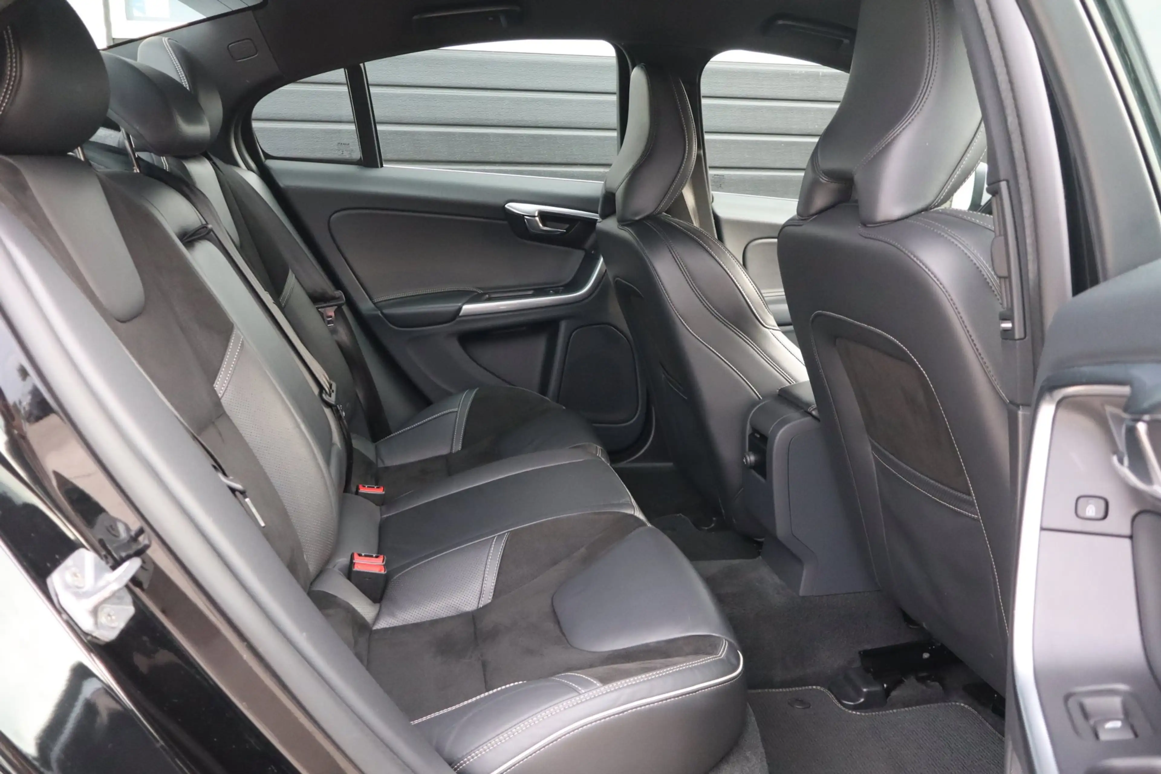 Volvo S60 2.0 T6 306pk R-Design - 19 inch - Sportstoelen - C — photo 11