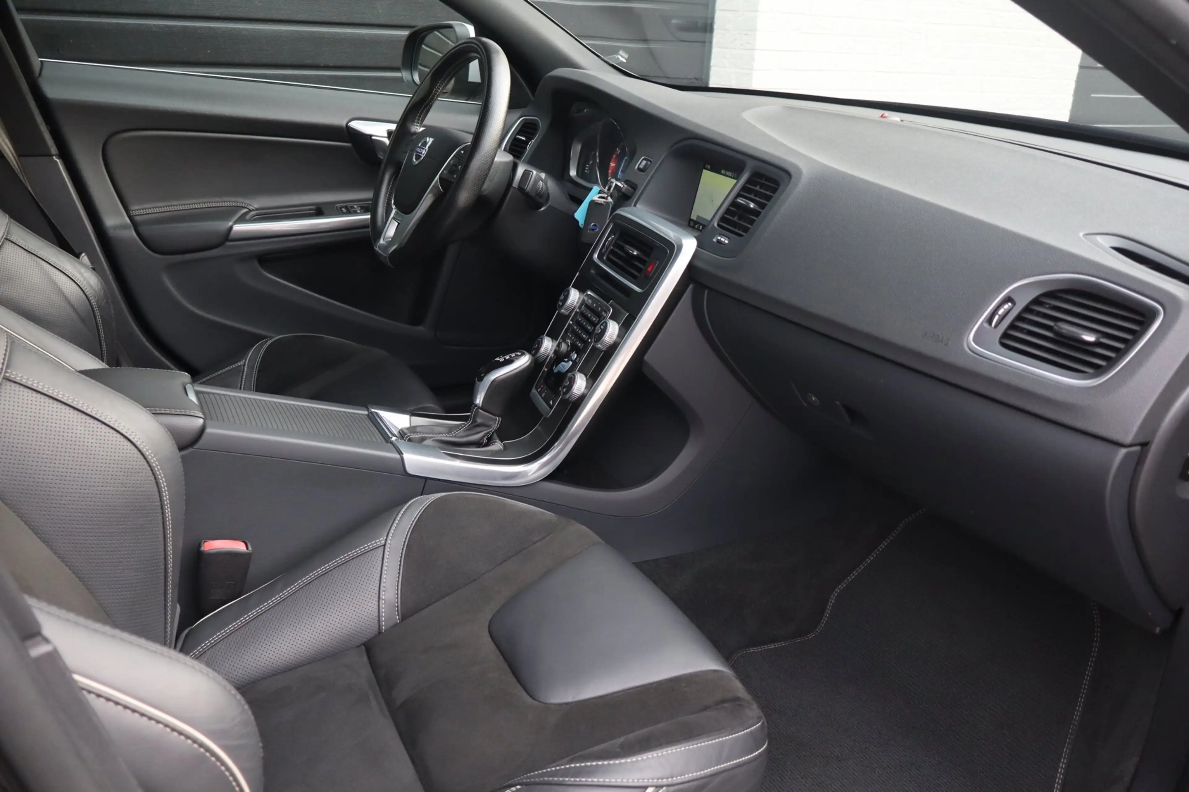 Volvo S60 2.0 T6 306pk R-Design - 19 inch - Sportstoelen - C — photo 9