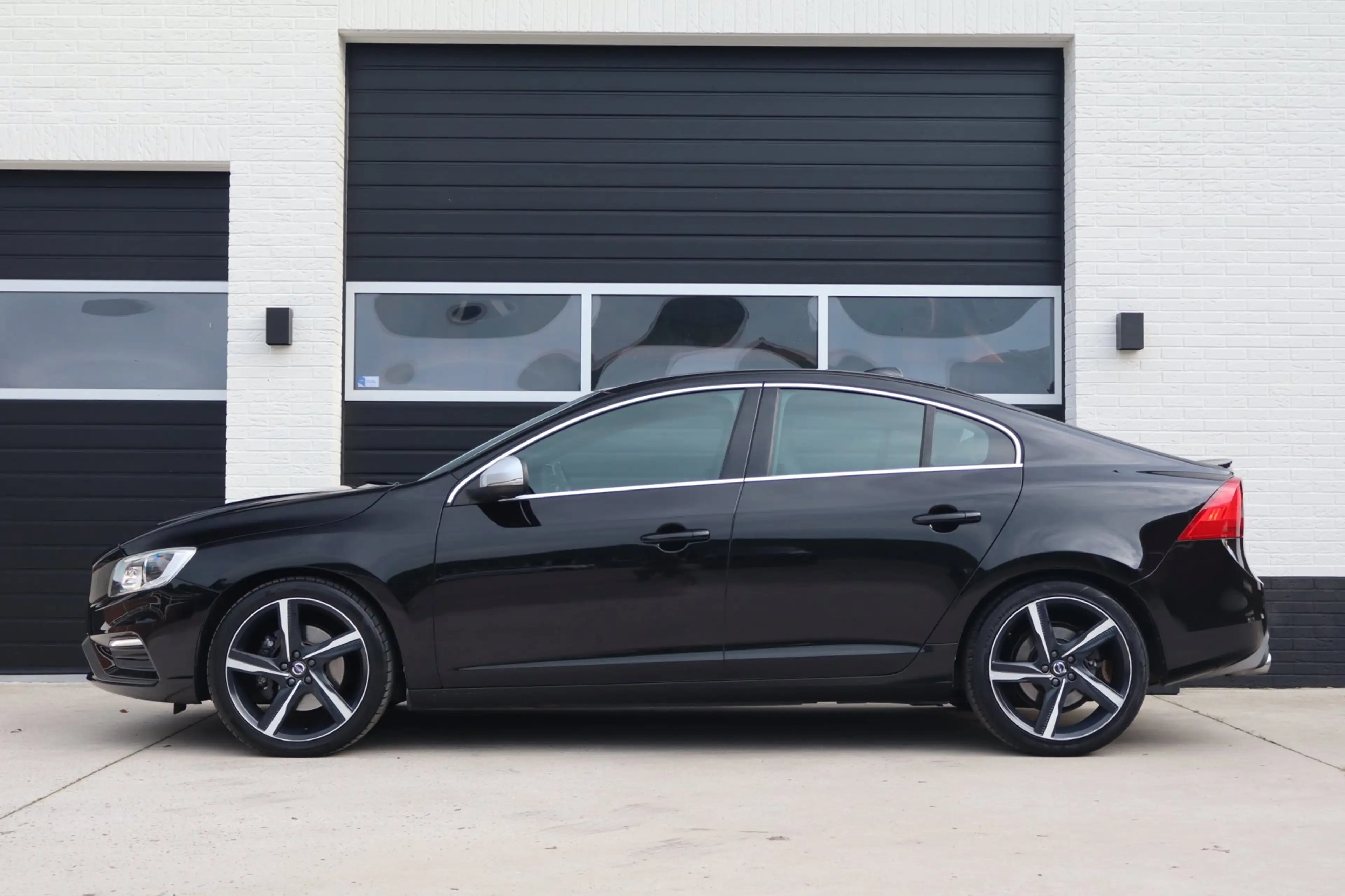Volvo S60 2.0 T6 306pk R-Design - 19 inch - Sportstoelen - C — photo 2