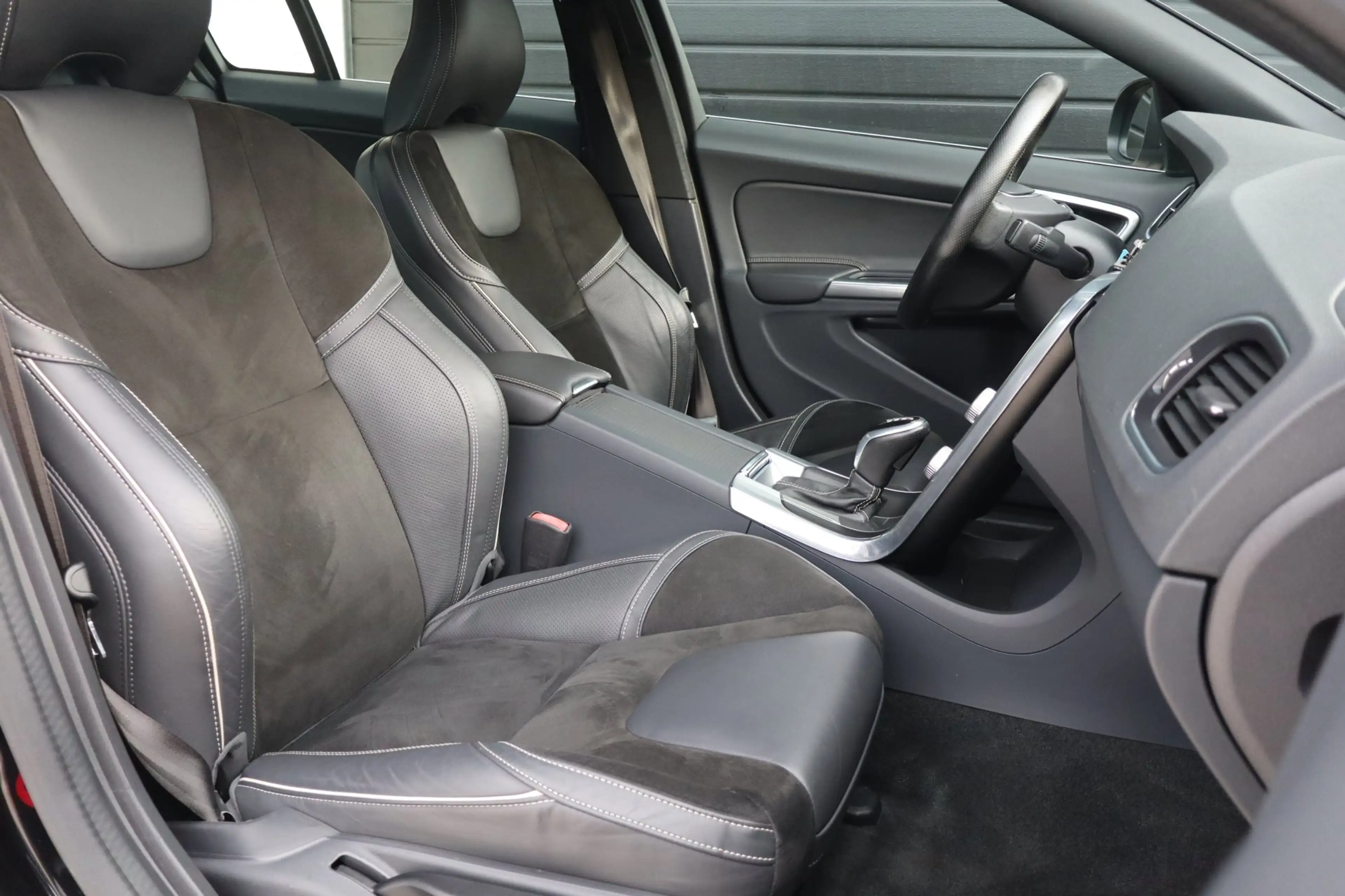 Volvo S60 2.0 T6 306pk R-Design - 19 inch - Sportstoelen - C — photo 10