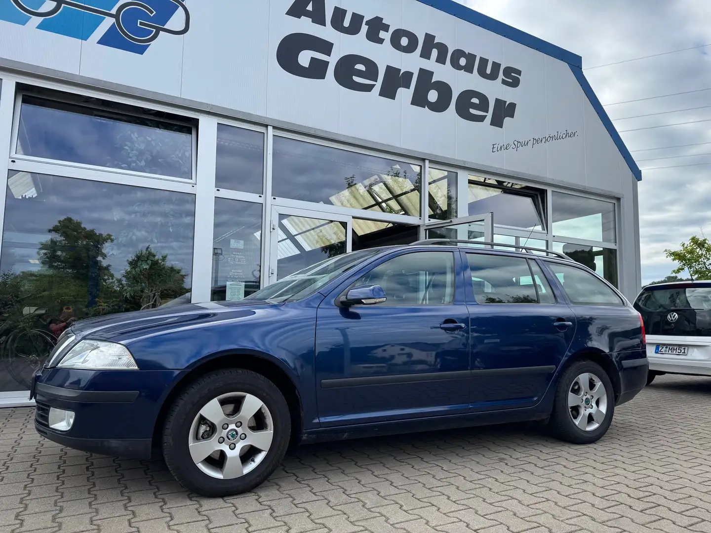 Skoda Octavia Combi 1.6 Ambiente Blau - 1
