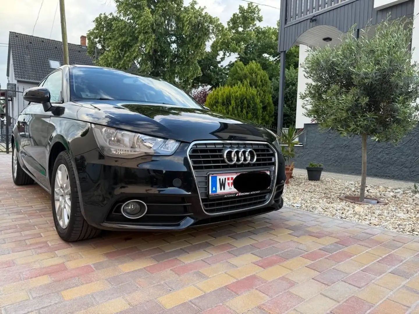 Audi A1 1,2 TFSI Ambition Schwarz - 2