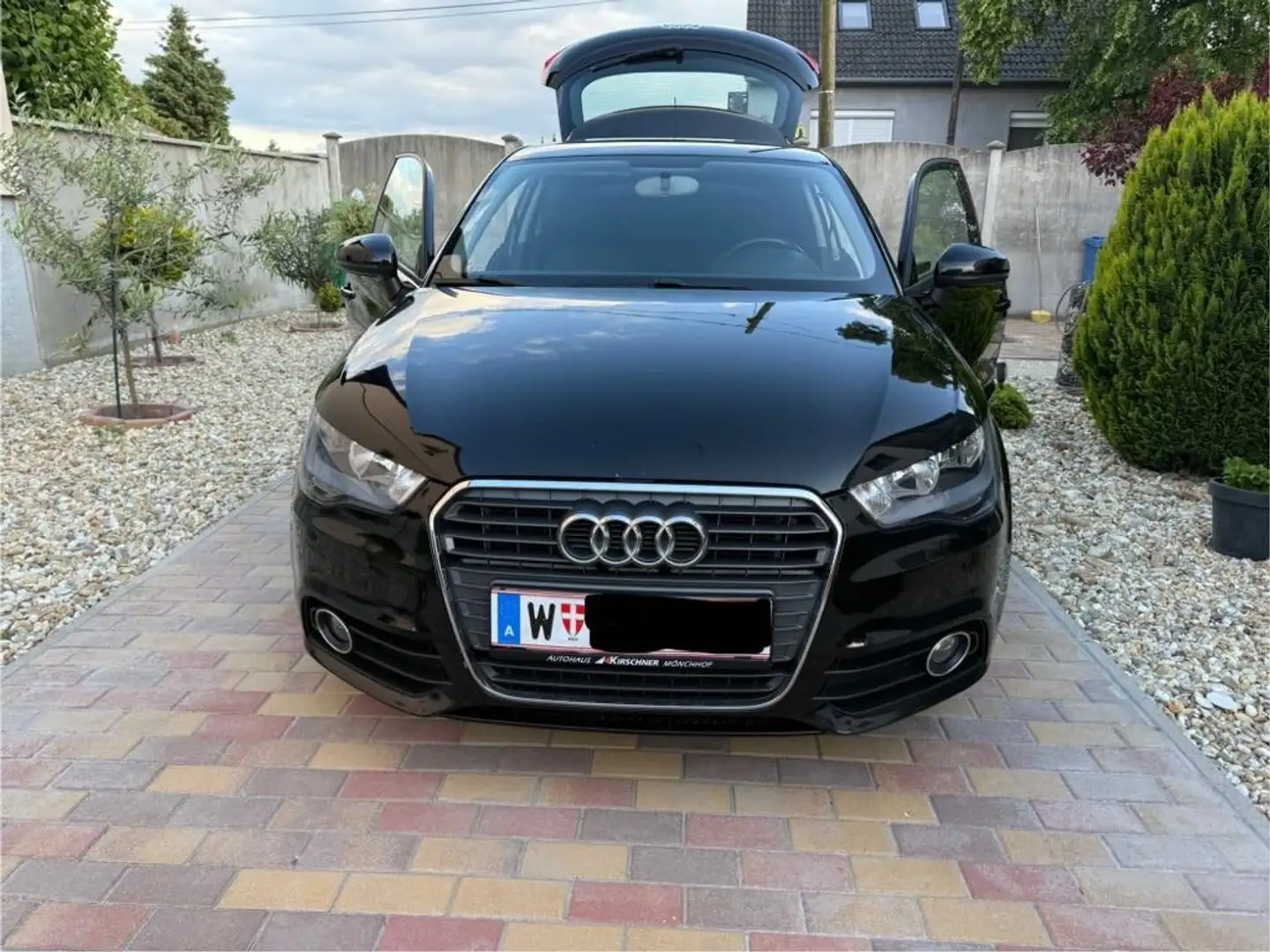 Audi A1 1,2 TFSI Ambition Schwarz - 1