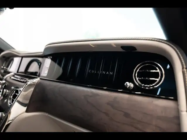 Rolls-Royce Cullinan view 14
