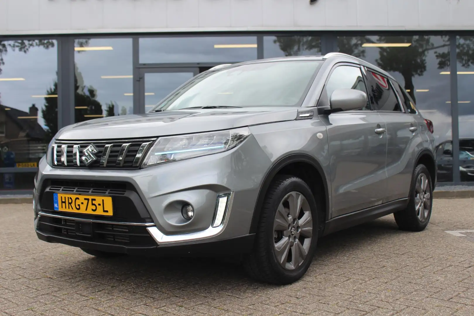 Suzuki Vitara 1.4 Boosterjet Select Smart Hybrid AllGrip Grijs - 2