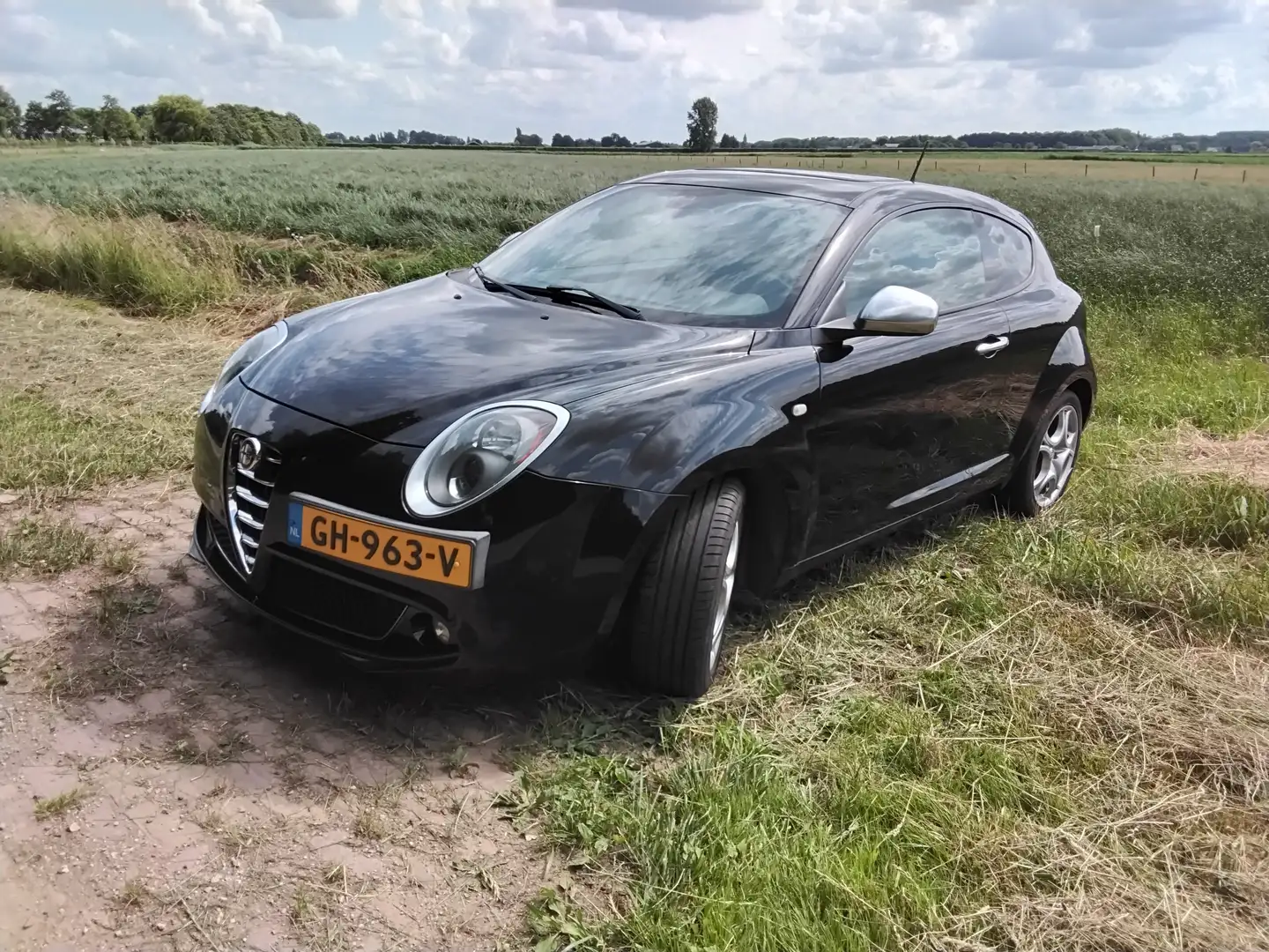 Alfa Romeo MiTo MiTo 1.4 T Junior BiFuel 120 pk Schwarz - 1