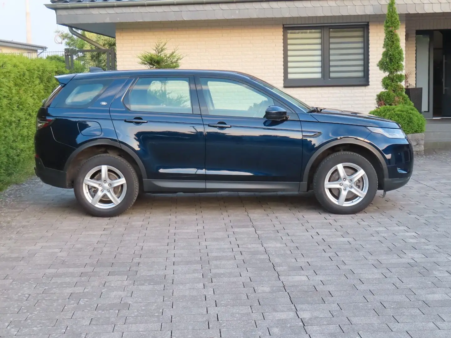 Land Rover Discovery Sport SE FWD Sports Utility *TOP-Ausst Blau - 1