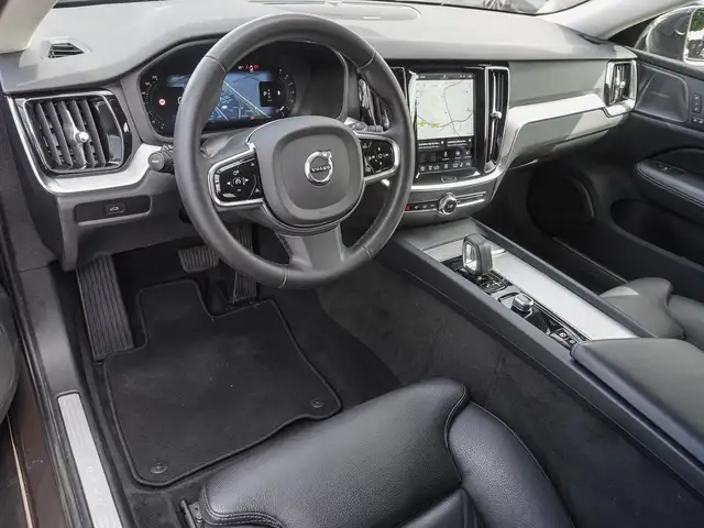 Volvo V60 Cross Country view 9