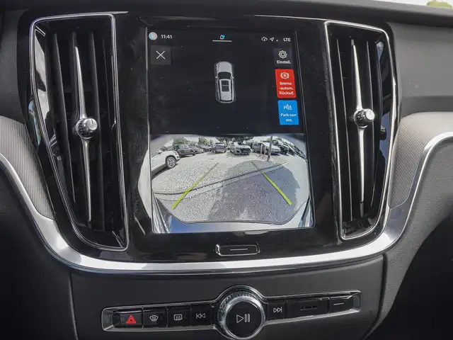 Volvo V60 Cross Country view 13