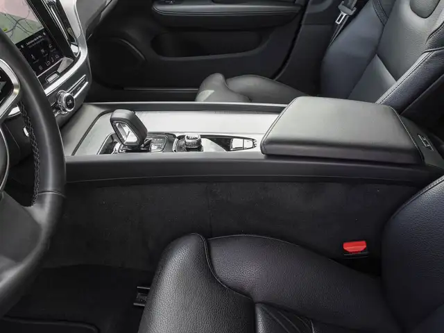 Volvo V60 Cross Country view 15