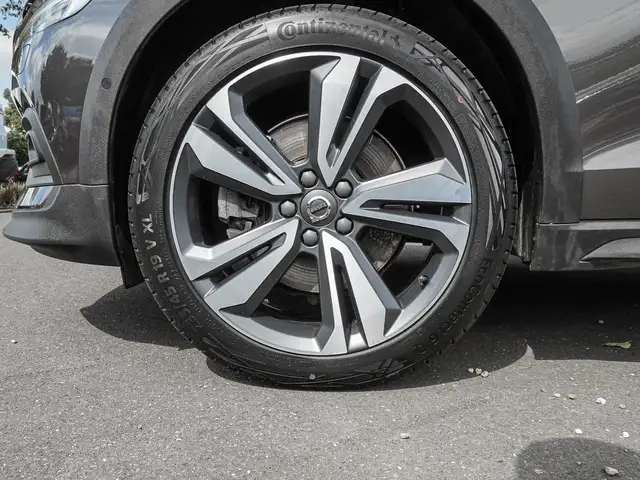 Volvo V60 Cross Country view 7