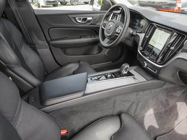 Volvo V60 Cross Country view 8