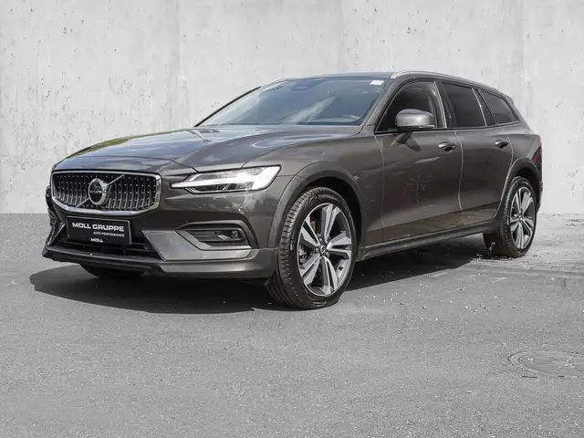 Volvo V60 Cross Country view 2