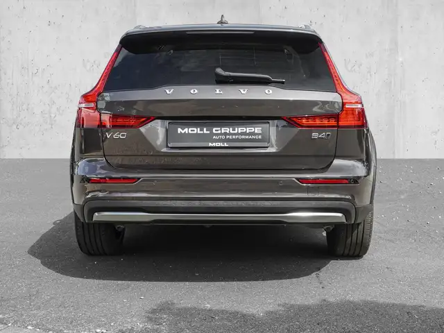 Volvo V60 Cross Country view 6