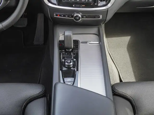Volvo V60 Cross Country view 14