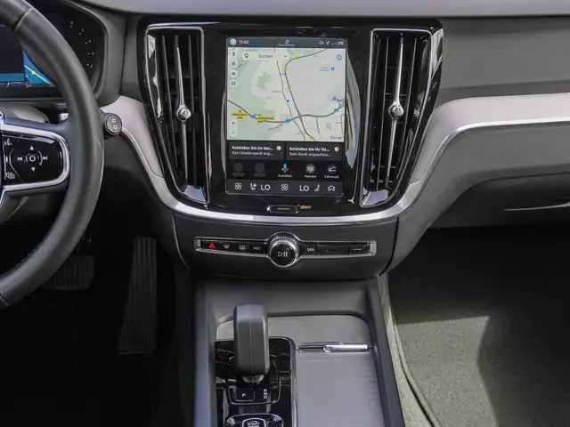 Volvo V60 Cross Country view 12