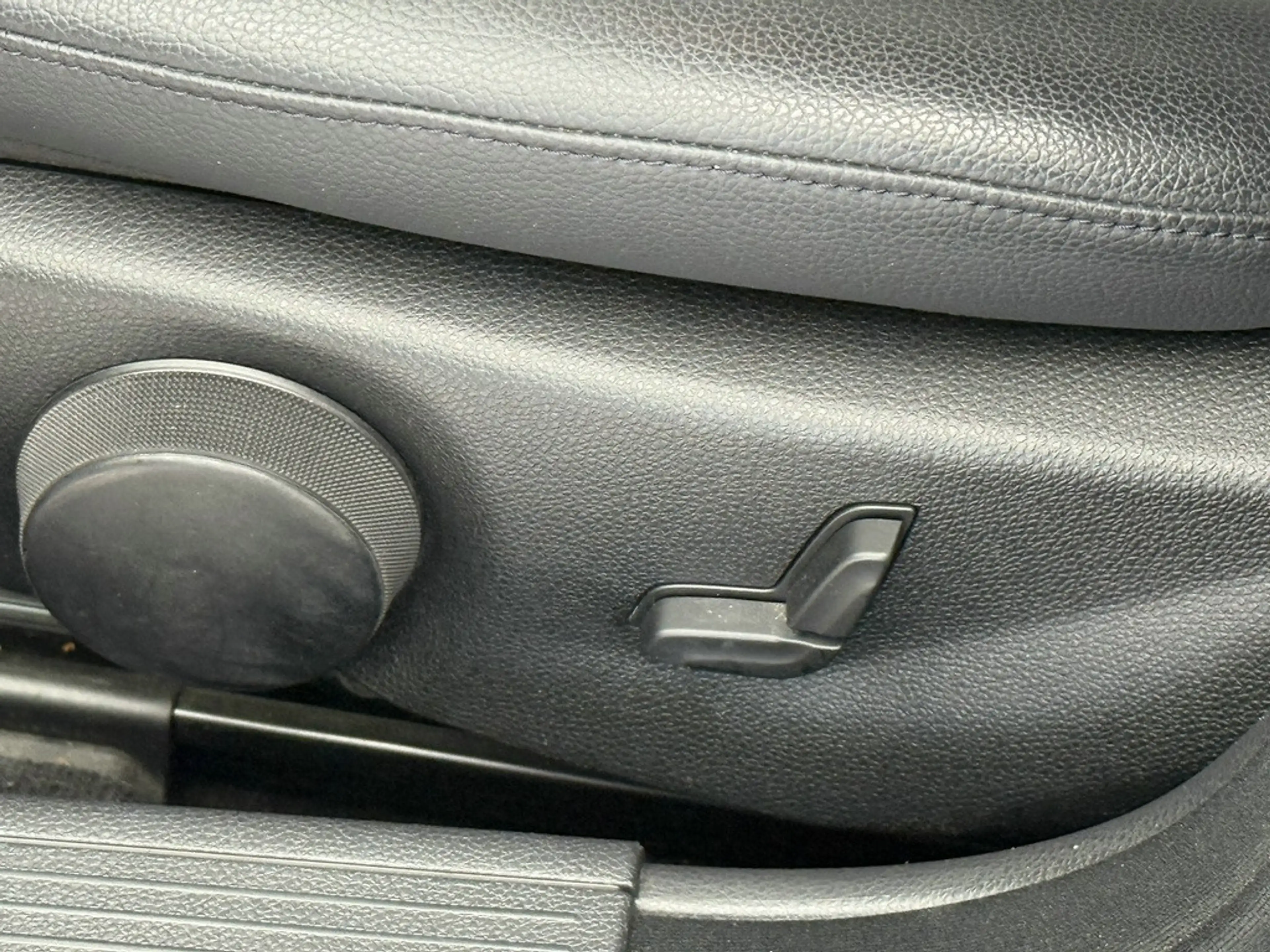 Mercedes-Benz C 180 K Avantgarde, Comand, Leder, Sitzheizung — photo 2