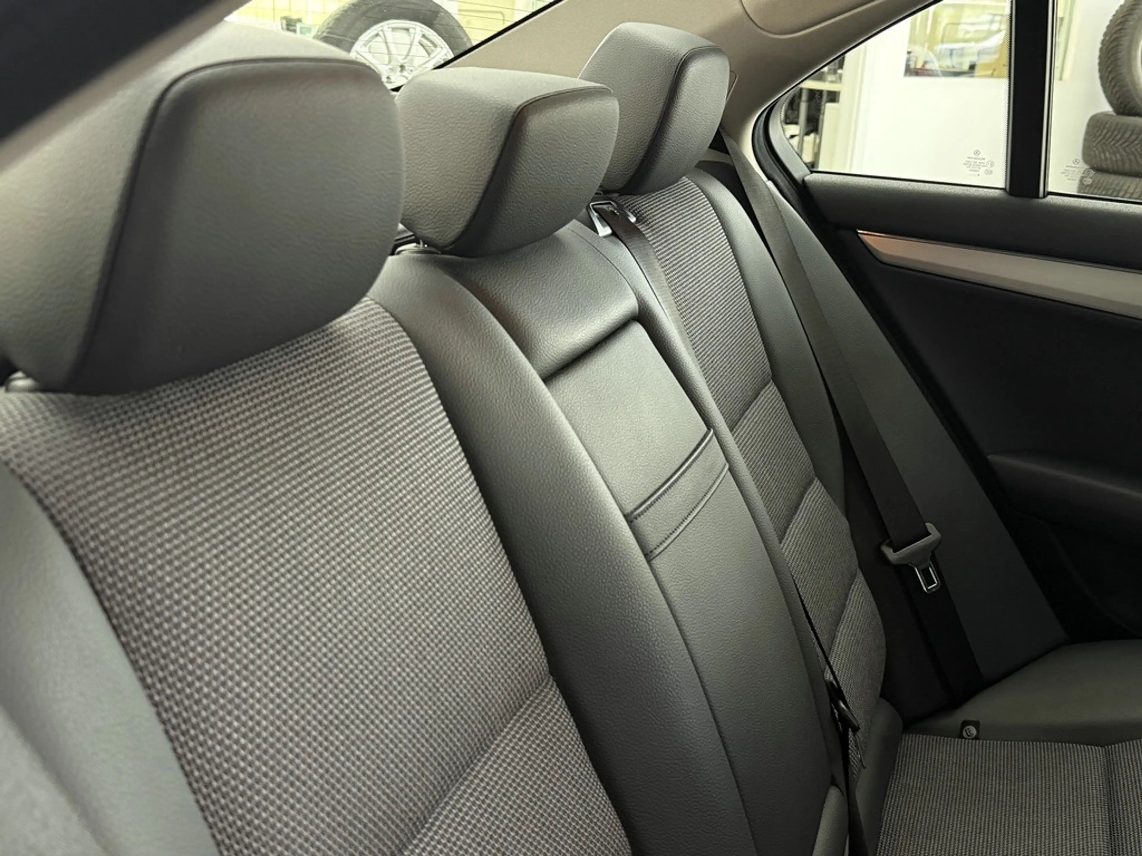 Mercedes-Benz C 180 K Avantgarde, Comand, Leder, Sitzheizung — photo 15